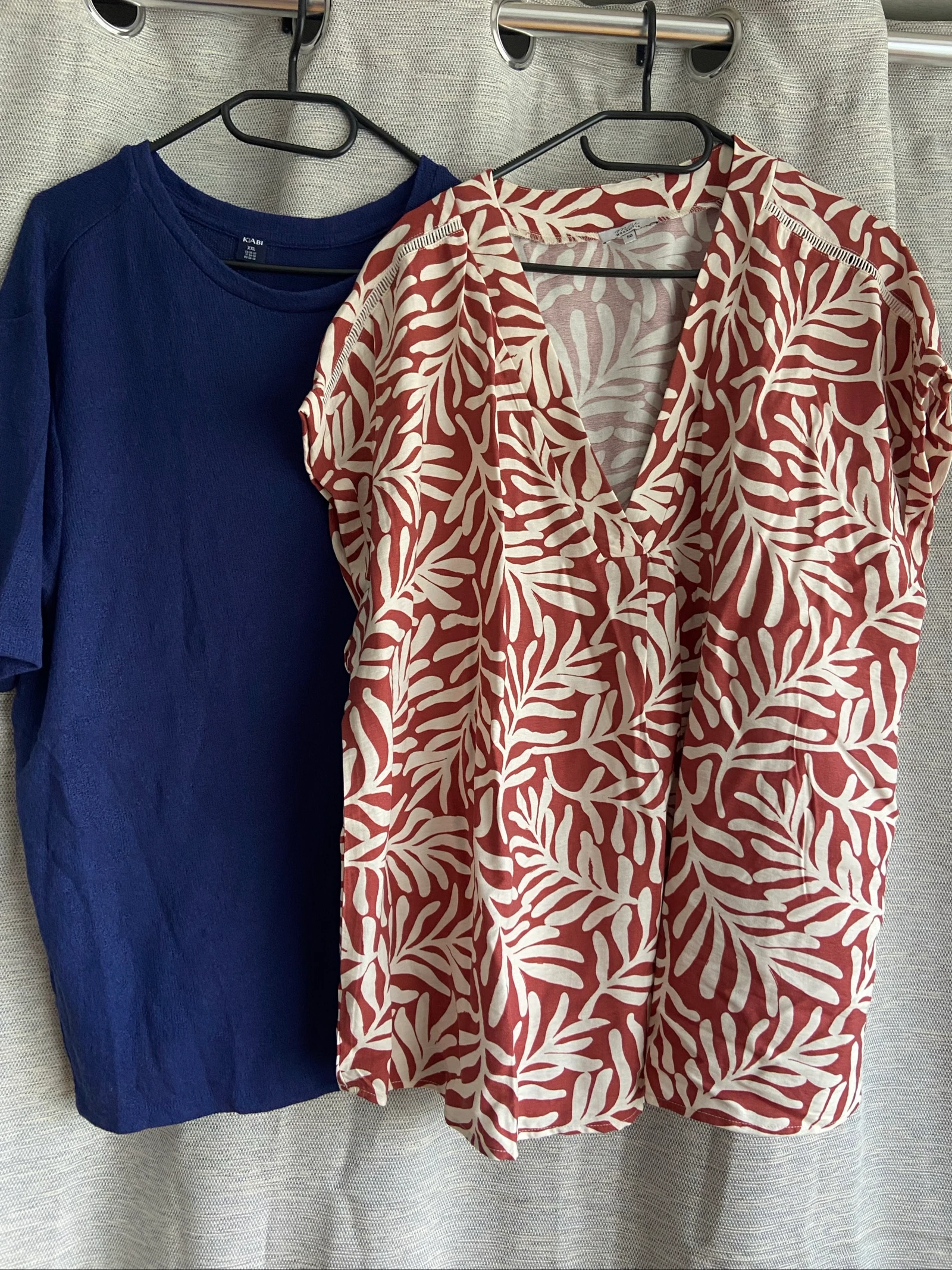 Lot de 2 hauts taille 50